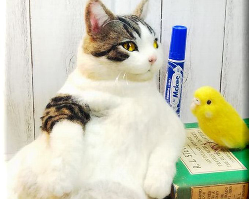 羊毛フェルト 猫 キジシロ猫さんとセキセイインコさん キジ白 ねこ