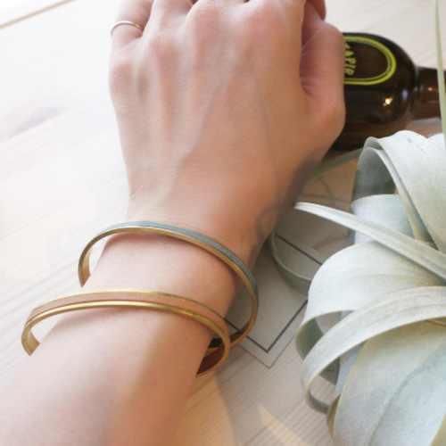 真鍮とレザーの育てるバングル6mm幅【6色】【フリーサイズ