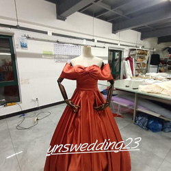 高品質！ ウエディングドレス トレンドの テラコッタ色 ベアトップ  