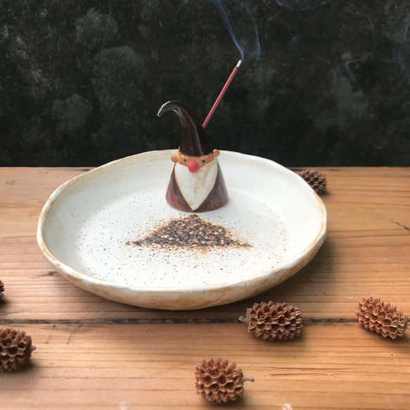 「大地色的聖誕」線香座 竹土石山 石山系列 自然派的老公公 咖啡口味 第5張的照片