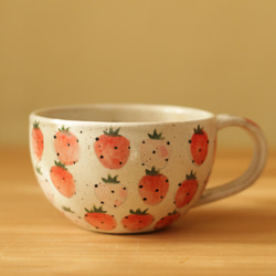 粉紅色和粉紅色草莓湯杯。 第1張的照片