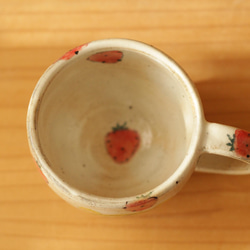粉引きイチゴのイチゴ付きカップ。 5枚目の画像