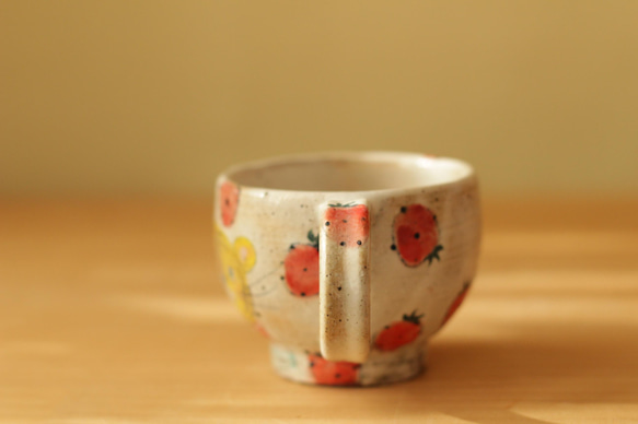 粉引きイチゴのイチゴ付きカップ。 3枚目の画像