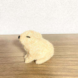 ねむねむ…カピバラちゃんの置物　羊毛フェルト 3枚目の画像