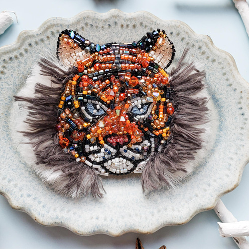 ビーズ刺繍】虎くん【ブローチ】 ブローチ wafu wafu 通販 13177410