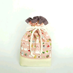 和柄の折りマチ巾着（鳥とウサギと和菓子・ピンク） 1枚目の画像
