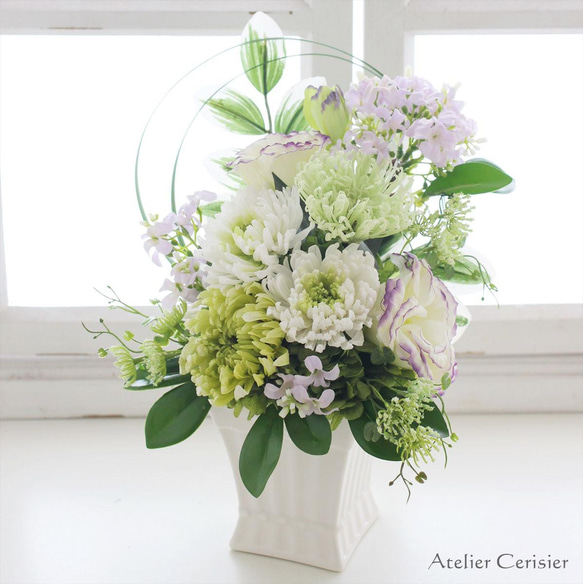 輪菊の仏花（エテルネル 白緑） Mサイズ お供え花 プリザーブドフラワー 白花器 #2 3枚目の画像