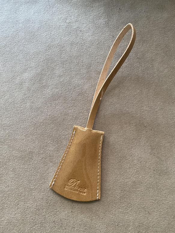Italian leatherシェブロンエナメルleatherベル型 keyチャーム 2枚目の画像