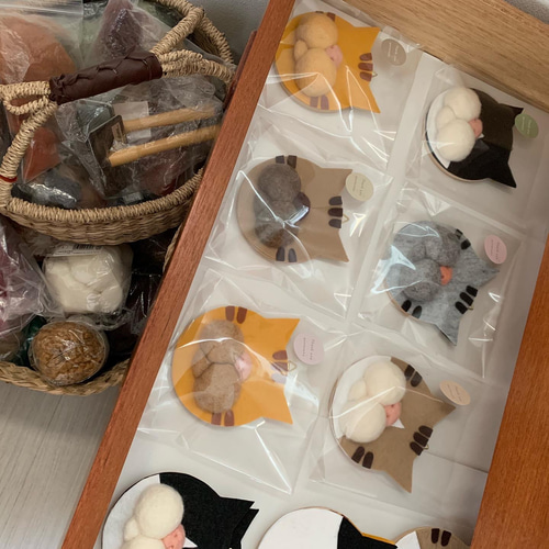ねこの髭さし 三毛猫 ねこヒゲ 猫ひげ ねこのひげ集め ねこグッズ 羊毛