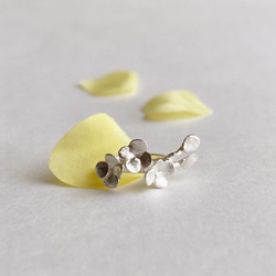 菜の花の純銀イヤーカフ◇ピュアシルバー 片耳用 イヤカフ カフス お花 小さい　なのはな　春 5枚目の画像