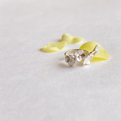 菜の花の純銀イヤーカフ◇ピュアシルバー 片耳用 イヤカフ カフス お花 小さい　なのはな　春 4枚目の画像