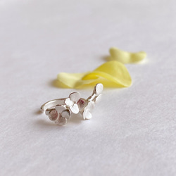 菜の花の純銀イヤーカフ◇ピュアシルバー 片耳用 イヤカフ カフス お花 小さい　なのはな　春 2枚目の画像