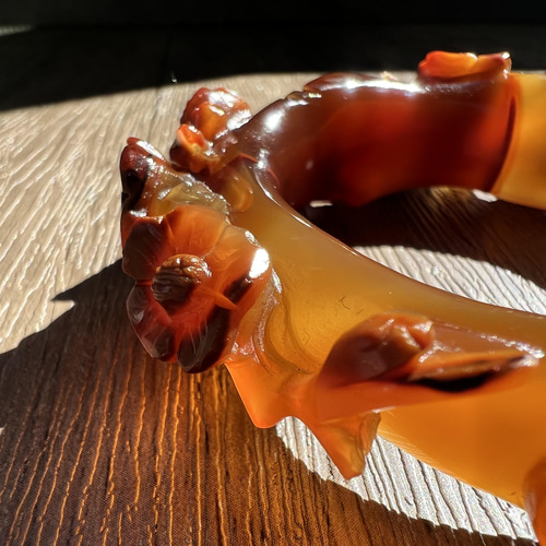 天然石 立体彫刻 高品質 瑪瑙 メノウ アゲート 梅の花 バングル