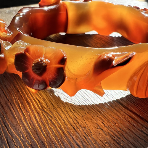 天然石 立体彫刻 高品質 瑪瑙 メノウ アゲート 梅の花 バングル