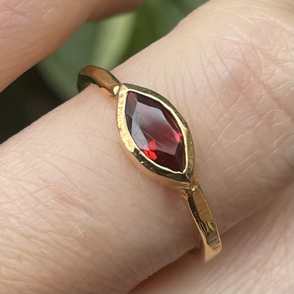 グロッシュラーガーネットのマーキスカボションカットk10小ワッカ