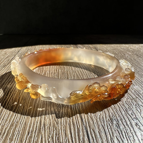 天然石 立体彫刻 高品質 瑪瑙 メノウ アゲート 梅の花 バングル