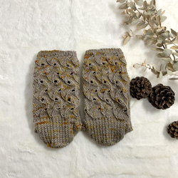 もちふわで暖かい　手染め毛糸の手編み靴下　締め付けない　透かし編み　ルームソックス 4枚目の画像