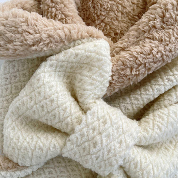 蓬鬆 ♪ 絲帶圍巾 | 華夫格針織（灰白色）x 毛皮（米色） 第3張的照片
