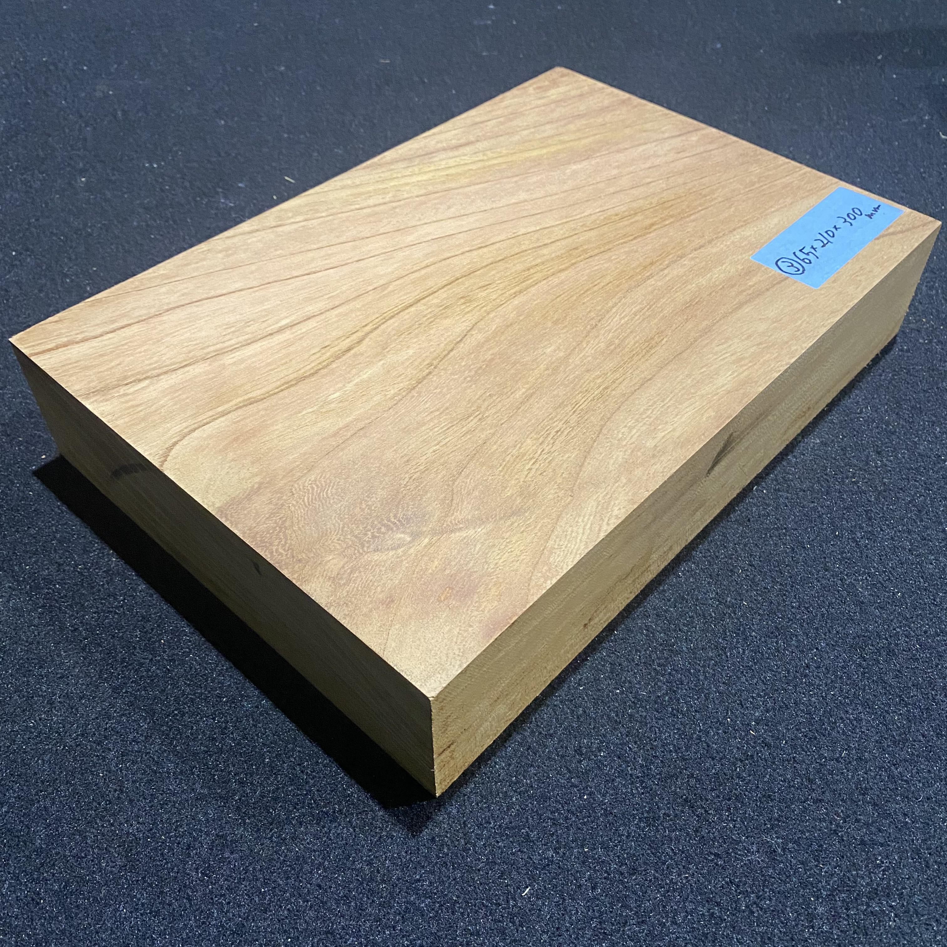 〔送料無料〕〔現品限り〕ケヤキ　無垢材　約65 x 210 x 300