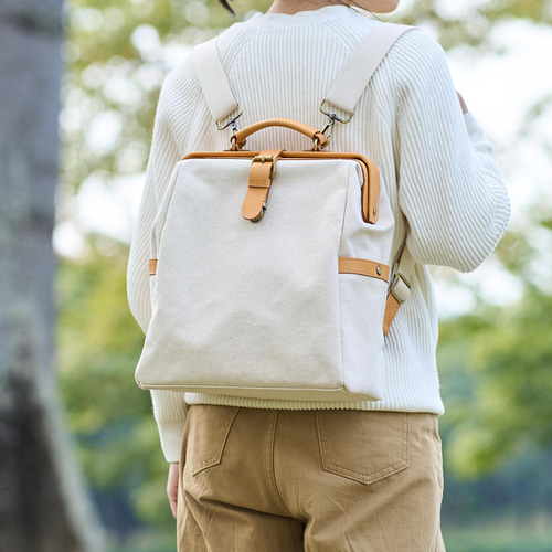 帆布×革の組み合わせ」口枠リュック フラットタイプのがま口手作りの