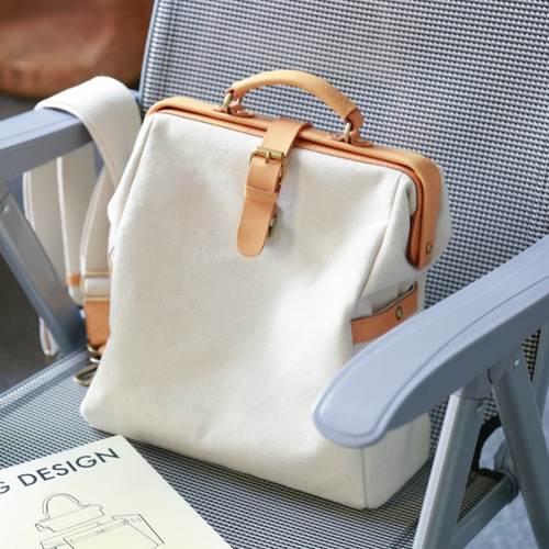 帆布×革の組み合わせ」口枠リュック フラットタイプのがま口手作りの