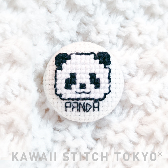 パンダ【くるみボタン】PANDA ぱんだ 動物園 動物 刺繍 クロスステッチ かわいい ポップ オーダーメイド 1枚目の画像