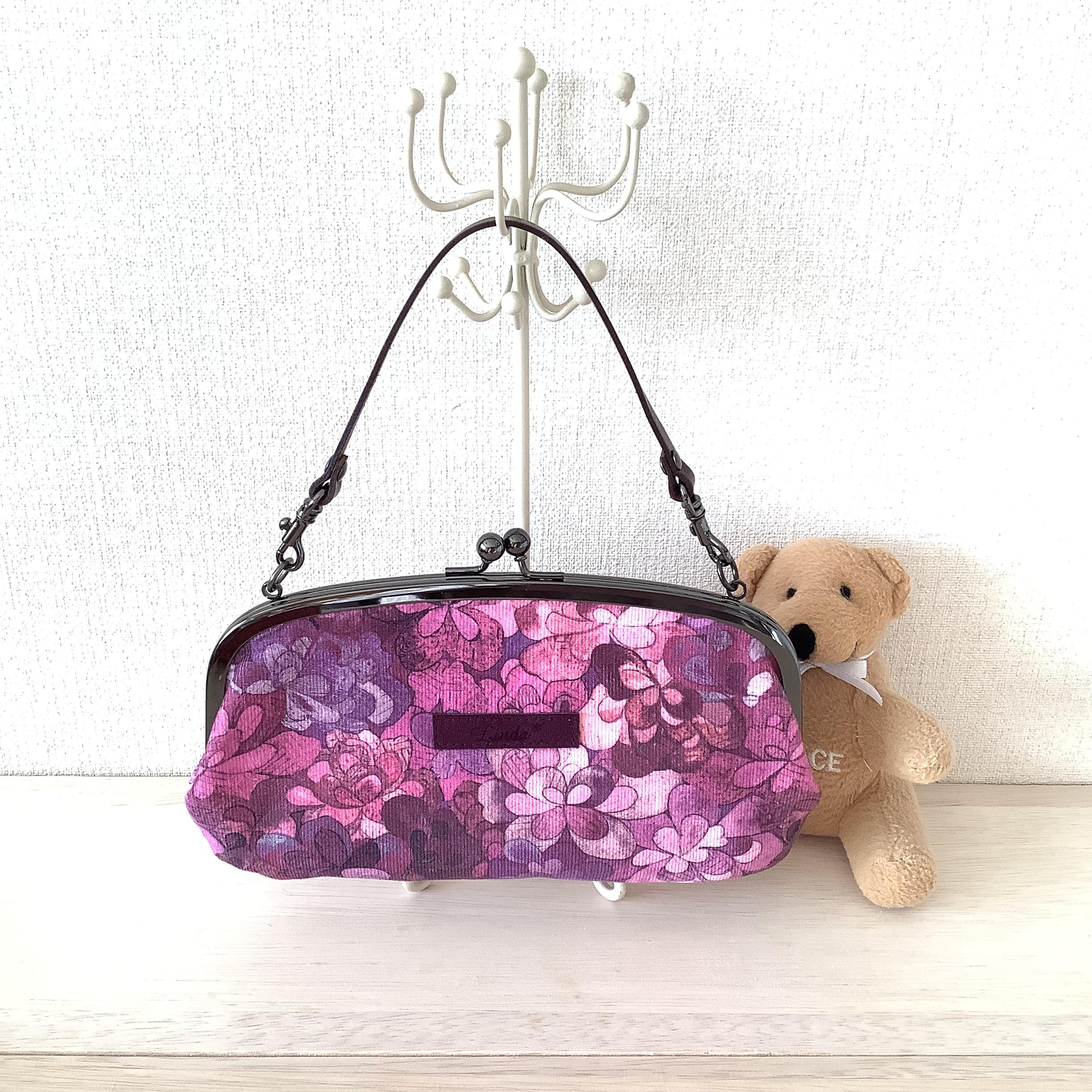 パスポートが入る親子がま口ポーチ　ハンドル付き　リバティエメラルドベイ