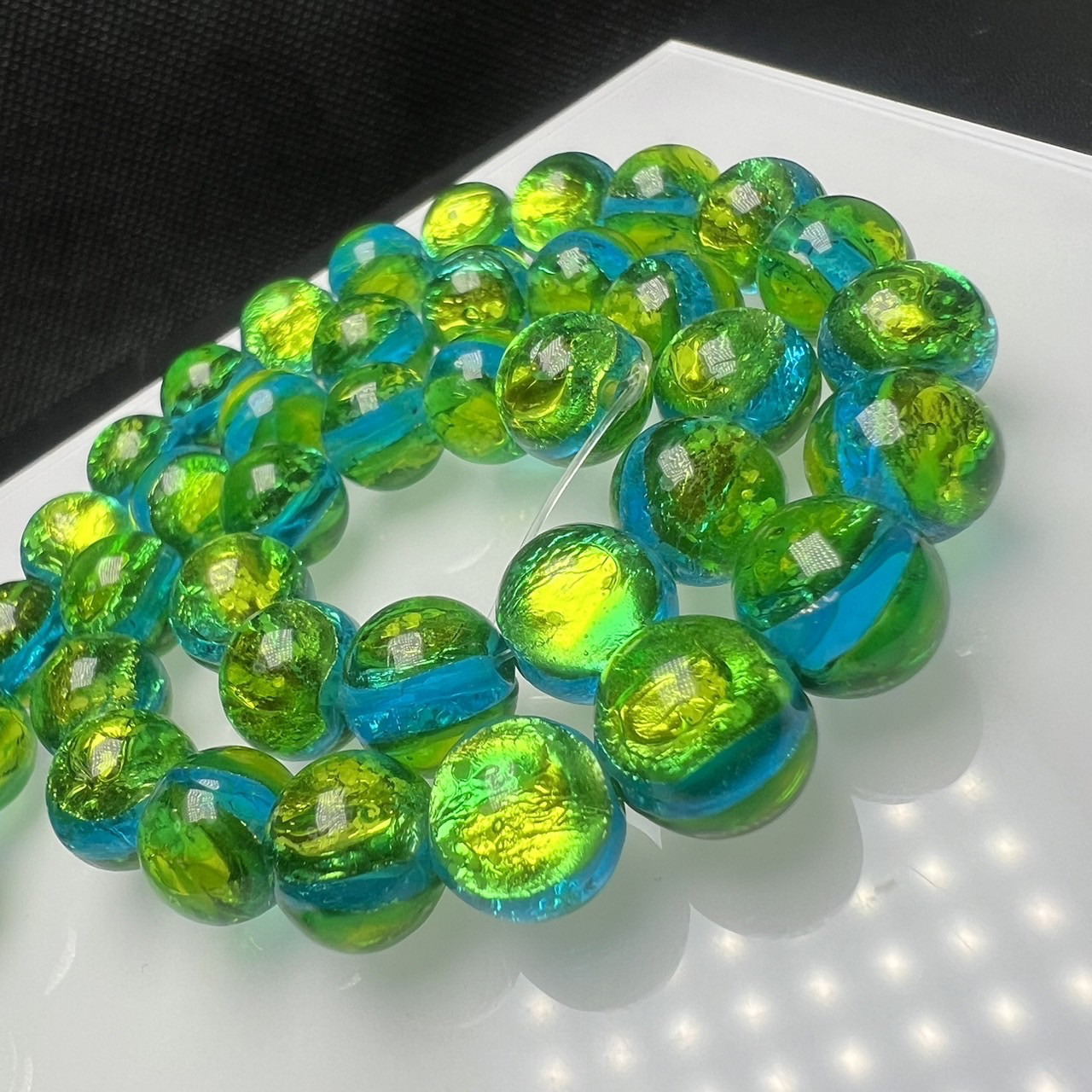 イヘヤブルー 10mm 連売り 40粒 蓄光 ホタルガラス 沖縄とんぼガラス とんぼ玉 沖縄伊平屋島