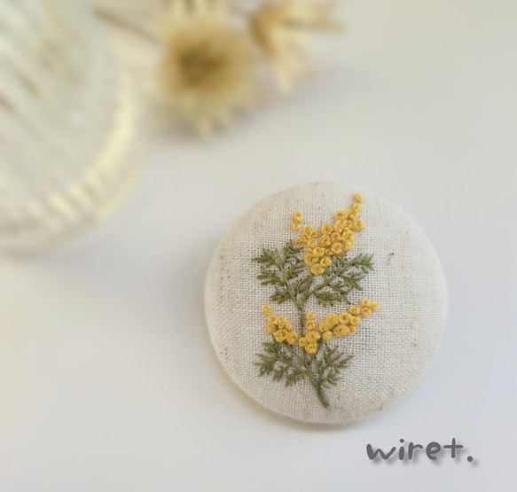 【ミモザ】刺繍ブローチ 38mm ナチュラル 1枚目の画像