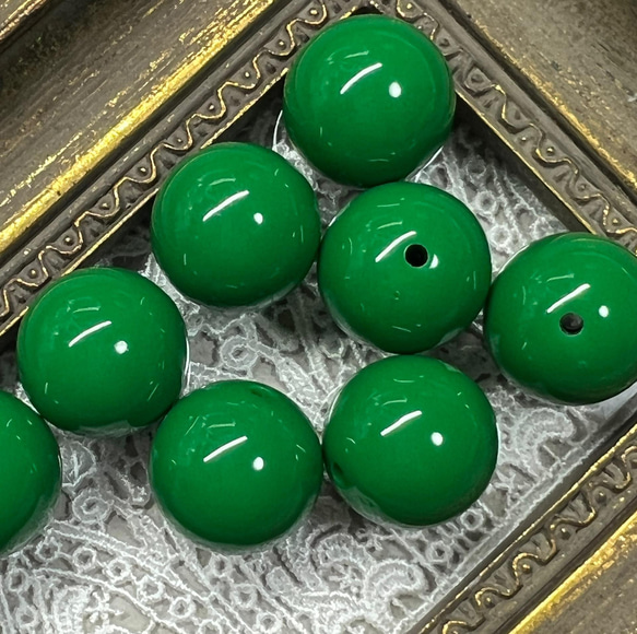 【20mm  8個 グリーン】カラフルアクリルビーズ  原色系 ラウンド 球体 貫通 単色 2枚目の画像