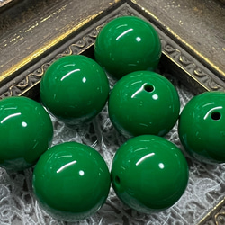 【20mm  8個 グリーン】カラフルアクリルビーズ  原色系 ラウンド 球体 貫通 単色 3枚目の画像