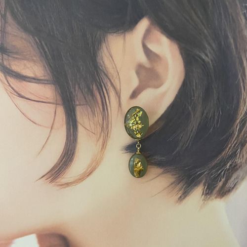くすみグリーンと金箔のアクセサリー ピアス（その他） Rinz Life 通販 