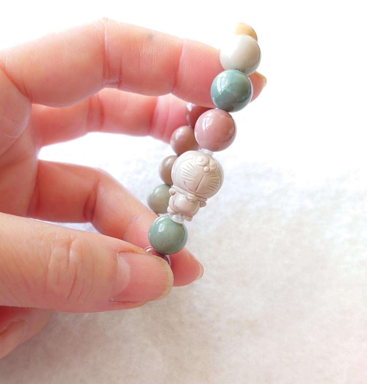 ドラ焼きの好きなネコ　阿拉善瑪瑙（アラシャン）の天然石ブレスレット　素敵な逸品 アラシャン瑪瑙 ドラ焼きの好きなネコ入り ブレスレット