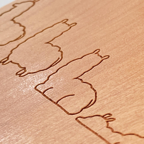 「羊駝的一天」木質 iPhone 手機殼（適用於 iPhone 16 系列） 第4張的照片