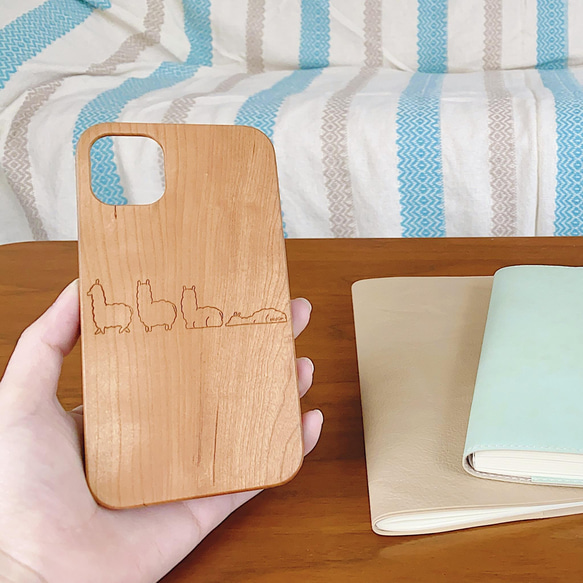 「羊駝的一天」木質 iPhone 手機殼（適用於 iPhone 16 系列） 第8張的照片