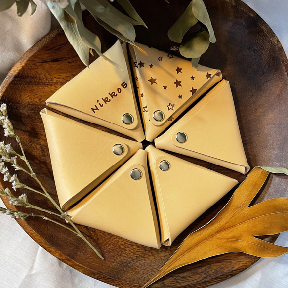 本革三角コインケースに子供の絵や文字を刻印して世界に一つだけの  