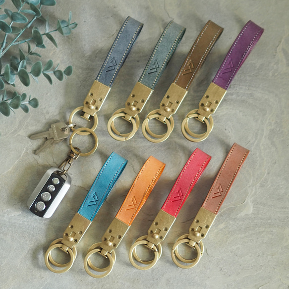 取り外し自由自在！《選べるカラー》こだわり金具の牛ヌメ革キーホルダー（ロロマレザー） 1枚目の画像