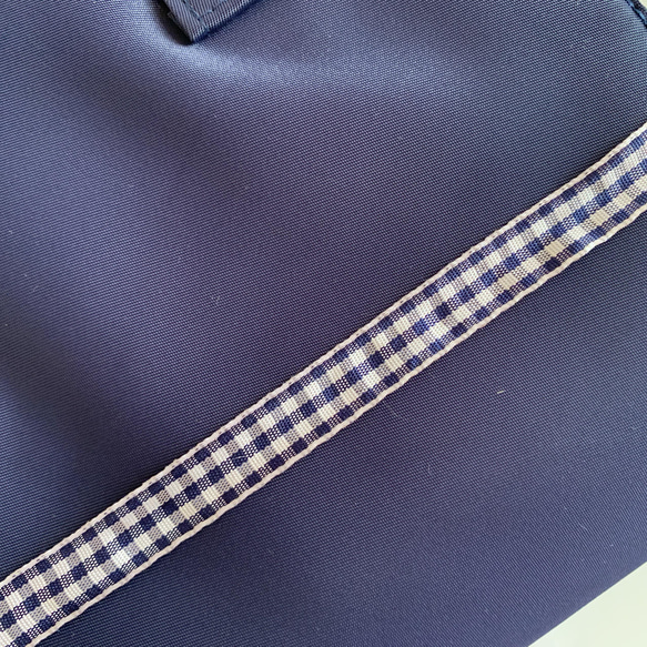 ナイロン製もちて付きブックカバー 　紺×ギンガムライン（聖書・辞書カバー等） 3枚目の画像