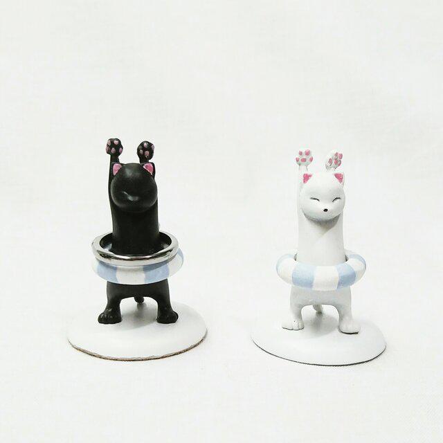 猫のリングホルダー:浮き輪つき【リングスタンド】 指輪・リング きまま製作所 通販|Creema(クリーマ) 送料無料★キャットリング12号