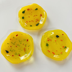ガラスフュージング＿豆皿（黄） 1枚目の画像