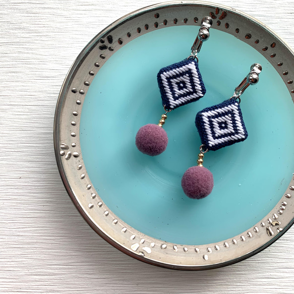 光！ Koginzashi 絨球耳環☺︎耳環☺︎靛藍白豆【刺繡☺︎Sashiko】金屬過敏 第5張的照片