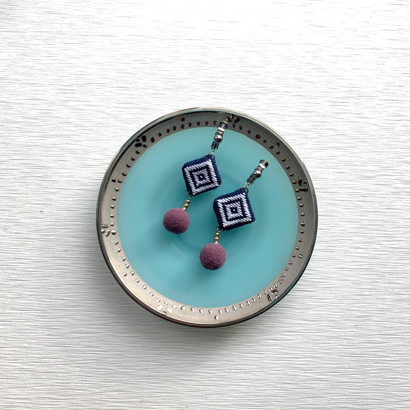 光！ Koginzashi 絨球耳環☺︎耳環☺︎靛藍白豆【刺繡☺︎Sashiko】金屬過敏 第3張的照片