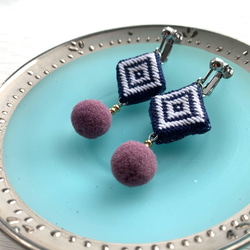 光！ Koginzashi 絨球耳環☺︎耳環☺︎靛藍白豆【刺繡☺︎Sashiko】金屬過敏 第2張的照片