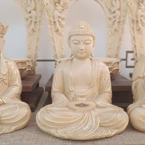 観音菩薩　木彫り　釈迦如来　仏像　置物 51TrThZ+myL._UF894,1000_QL80_.jpg
