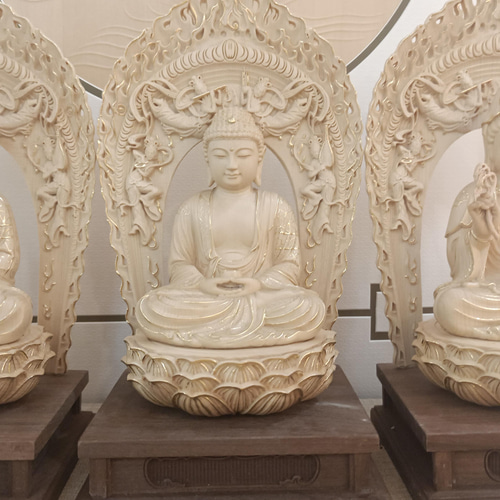 釈迦如来 地蔵菩薩 観音菩薩三尊 座像 細密彫刻 切り金仏像 置物
