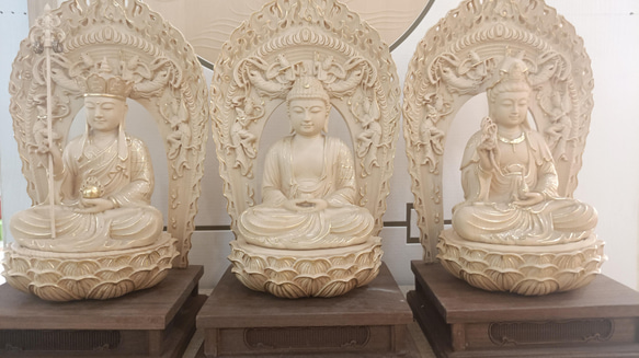 釈迦如来 地蔵菩薩 観音菩薩三尊 座像 細密彫刻 切り金仏像 置物