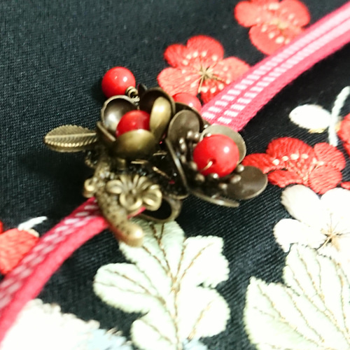 帯留め 枝梅 赤珊瑚 帯留め 和兎庵(watoan) 通販 13186708｜Creema