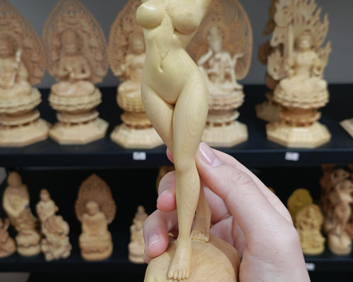 木彫り 置物 裸女 裸体美人立像 彫刻 柘植材 ギフト用 彫刻 財前