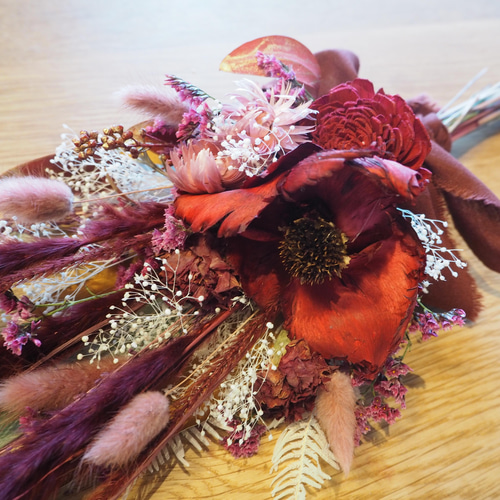 赤いドライフラワー入り壁掛け　インテリア　当時物 ドライフラワー 赤スワッグ 還暦祝いなどに♥️ スワッグ maaaachin