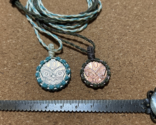 手彫り　マオリ族　お面　ニュージーランドの工芸品 ニュージーランド 手彫り 工芸品 マオリ族 お面 サイズ縦26 5 横13 5